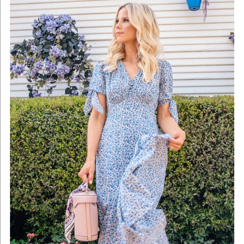 Gal Meets Glam Aurora Maxi Dress